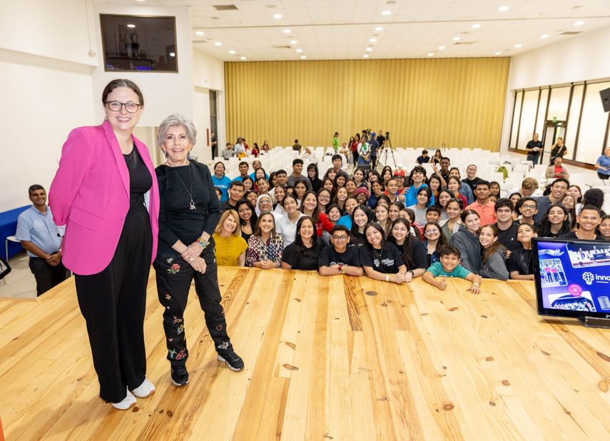 Este año, el Summit trae nuevas experiencias interactivas, como la Zona de Hackatones, junto a una destacada alineación de conferencistas internacionales que prometen revolucionar el aprendizaje en Panamá. Este año, el Summit trae nuevas experiencias interactivas, como la Zona de Hackatones, junto a una destacada alineación de conferencistas internacionales que prometen revolucionar el aprendizaje en Panamá.