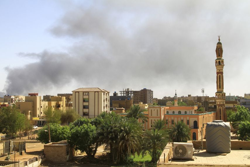 Sudán se hunde en la crisis tras un mes de guerra