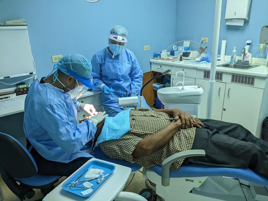 Después de más de siete años sin convocar una licitación pública de gran escala para insumos odontológicos, la Caja de Seguro Social (CSS) anunció la compra masiva de materiales para los servicios dentales en todo el país. Después de más de siete años sin convocar una licitación pública de gran escala para insumos odontológicos, la Caja de Seguro Social (CSS) anunció la compra masiva de materiales para los servicios dentales en todo el país.