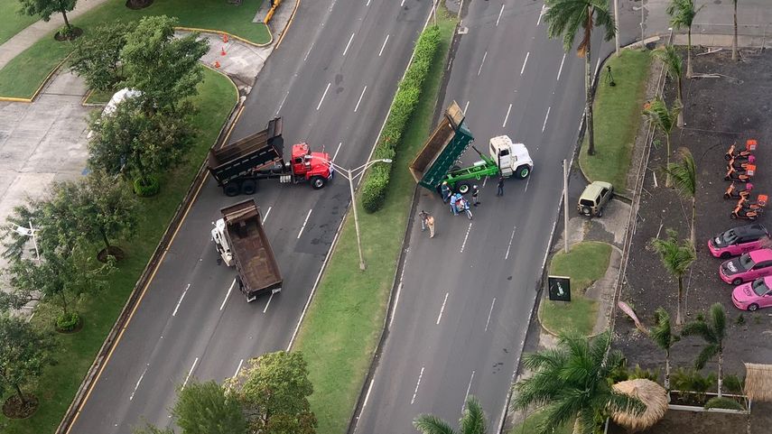 Conductores de volquetes bloquearon la Avenida Balboa y cinta costera