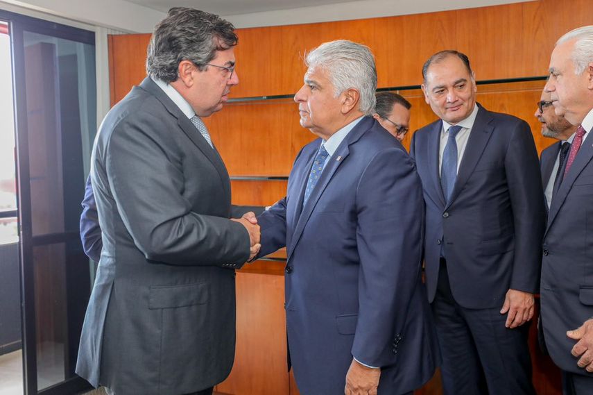 La administración del presidente José Raúl Mulino concretó este viernes la reactivación de la actividad bananera en Bocas del Toro, tras la firma de un Memorando de Entendimiento con la empresa Chiquita Brands International, que permitirá el reinicio de operaciones en la provincia. La administración del presidente José Raúl Mulino concretó este viernes la reactivación de la actividad bananera en Bocas del Toro, tras la firma de un Memorando de Entendimiento con la empresa Chiquita Brands International, que permitirá el reinicio de operaciones en la provincia.