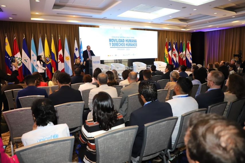 La defensa de los derechos humanos es uno de los pilares fundamentales en la protección de los migrantes, refugiados y otras personas en movilidad en América Latina y el Caribe, un aporte clave en el que deben estar implicados los países. La defensa de los derechos humanos es uno de los pilares fundamentales en la protección de los migrantes, refugiados y otras personas en movilidad en América Latina y el Caribe, un aporte clave en el que deben estar implicados los países.