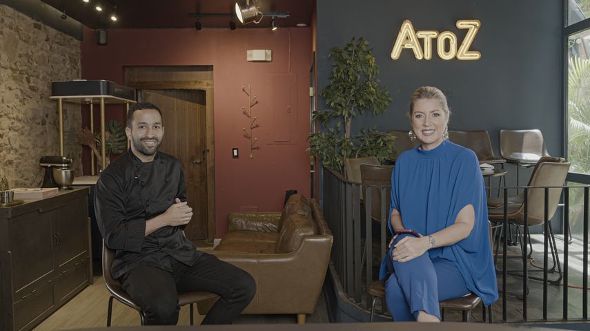 Chef Ariel Zebede en el programa Perfiles 360, junto a Caroline Schmitt.