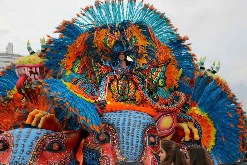 El Desfile de Reinas 2024 que organiza la Alcaldía de Panamá ‘sin costo’ este domingo 25 de febrero en la Cinta Costera, impulsará la creciente industria creativa cuyo desempeño influye positivamente en la actividad turística y comercial. El Desfile de Reinas 2024 que organiza la Alcaldía de Panamá ‘sin costo’ este domingo 25 de febrero en la Cinta Costera, impulsará la creciente industria creativa cuyo desempeño influye positivamente en la actividad turística y comercial.