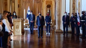 Delegación panameña que irá a Tokio 2020 recibe el Pabellón Nacional