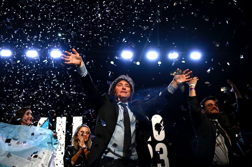 Argentina elegirá este domingo presidente entre el ultraderechista Javier Milei, un antisistema que propone acabar con la "casta política", el ministro de Economía Sergio Massa, peronista, y la conservadora Patricia Bullrich, en un clima de angustia por la grave crisis económica. Argentina elegirá este domingo presidente entre el ultraderechista Javier Milei, un antisistema que propone acabar con la "casta política", el ministro de Economía Sergio Massa, peronista, y la conservadora Patricia Bullrich, en un clima de angustia por la grave crisis económica.