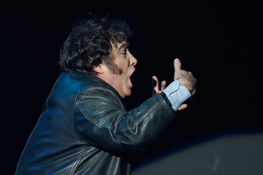 Presidente de Argentina, Javier Milei cantó rock en presentación de su libro Presidente de Argentina, Javier Milei cantó rock en presentación de su libro