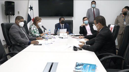 Diputados y ciudadanos debaten reformas al reglamento interno de la Asamblea Nacional