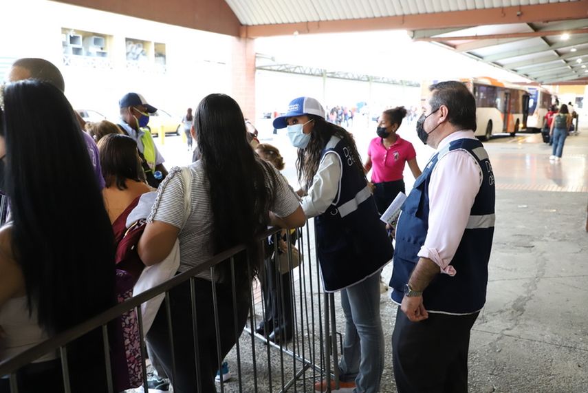 Defensoría recomienda incrementar buses y reorganizar rutas