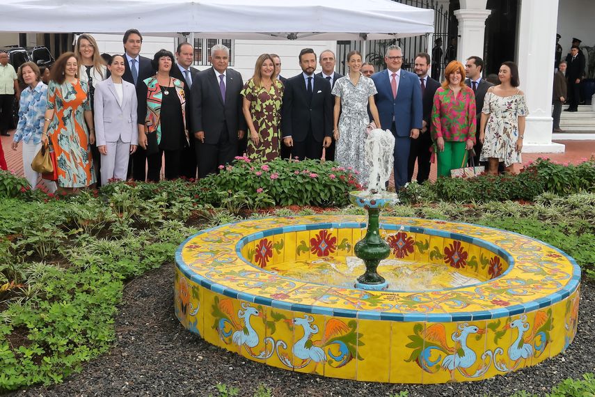 España dona a Panamá una fuente de agua sevillana para su palacio presidencial