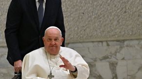 El papa Francisco sigue crítico pero estable