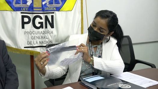 Estamentos de seguridad detectaron que dos personas se dedicaban a sustraer dinero de los cajeros automáticos en David con un dispositivo.
