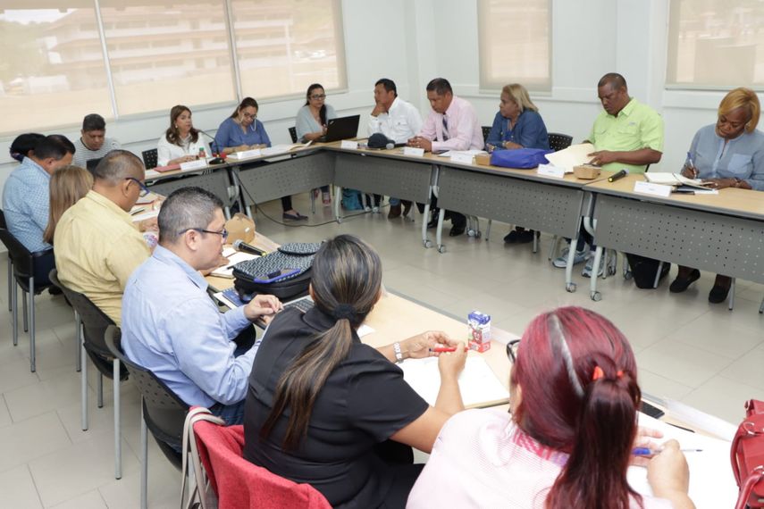 La ministra de Educación (Meduca), Maruja Gorday de Villalobos, anunció que el pago a 3,280 docentes de concurso se desembolsará en la primera quincena de mayo.