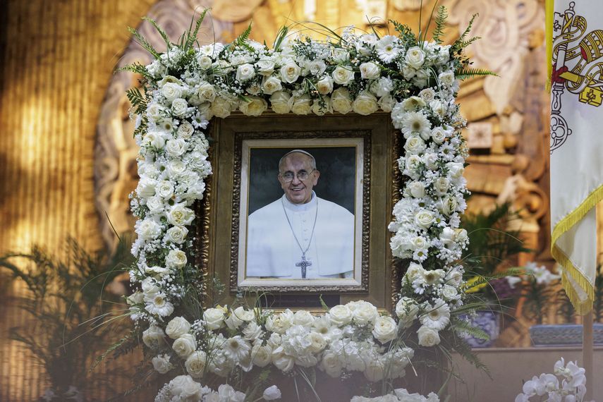 La tumba del papa, en mármol, tendrá como única inscripcion Franciscus