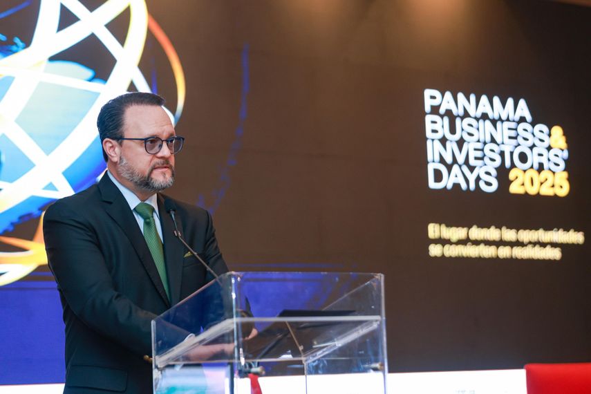 “Panamá se presenta como un país confiable y competitivo, que abre sus puertas a las inversiones de América del Sur para conectarlas con Norteamérica, Europa y el mundo”, afirmó este lunes el ministro de Comercio e Industrias, Julio Moltó, durante la inauguración del Panama Business & Investors’ Days 2025 (PBID 2025). “Panamá se presenta como un país confiable y competitivo, que abre sus puertas a las inversiones de América del Sur para conectarlas con Norteamérica, Europa y el mundo”, afirmó este lunes el ministro de Comercio e Industrias, Julio Moltó, durante la inauguración del Panama Business & Investors’ Days 2025 (PBID 2025).