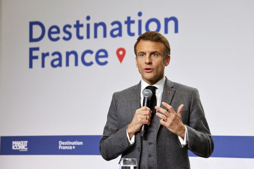 Macron intenta relanzar su mandato en prime time en Francia