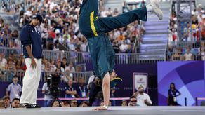 Bailarina de breakdance australiana denuncia campaña de odio devastador tras los Juegos
