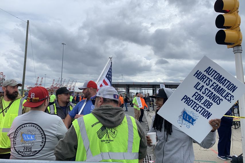 AMP monitorea impacto de huelga de estibadores en puertos de Estados Unidos. AMP monitorea impacto de huelga de estibadores en puertos de Estados Unidos.