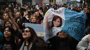 Argentina con Cristina: simpatizantes de Kirchner protestan contra su condena