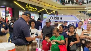 Miembros de los bomberos y del gobierno central participaron de la actividad.