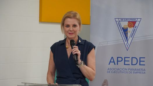 La presidenta de la Asociación Panameña de Ejecutivos de Empresa (APEDE), Giulia De Sanctis, manifestó su rechazo a la posibilidad de aplicar subsidios estatales a la gasolina, al considerar que esta medida podría generar efectos negativos en las finanzas públicas y en la calificación crediticia del país. La presidenta de la Asociación Panameña de Ejecutivos de Empresa (APEDE), Giulia De Sanctis, manifestó su rechazo a la posibilidad de aplicar subsidios estatales a la gasolina, al considerar que esta medida podría generar efectos negativos en las finanzas públicas y en la calificación crediticia del país.