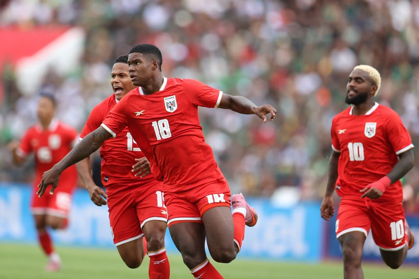 La selección de Bolivia empató este domingo con Panamá en un partido amistoso con miras a la repesca que la Verde jugará en marzo para tener un cupo en el Mundial 2026. Los centroamericanos ya están clasificados y los sudamericanos buscan prepararse para jugar ante Surinam en marzo. La selección de Bolivia empató este domingo con Panamá en un partido amistoso con miras a la repesca que la Verde jugará en marzo para tener un cupo en el Mundial 2026. Los centroamericanos ya están clasificados y los sudamericanos buscan prepararse para jugar ante Surinam en marzo.