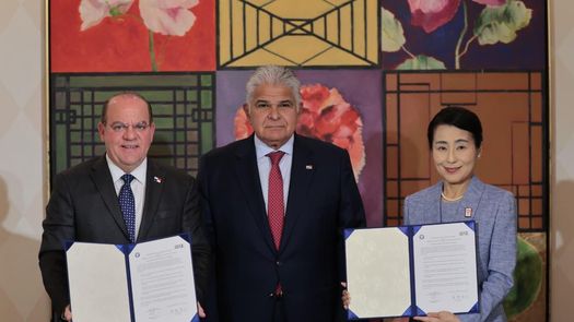 Cámaras de comercio de Panamá y Osaka sellan memorando para fortalecer lazos económicos