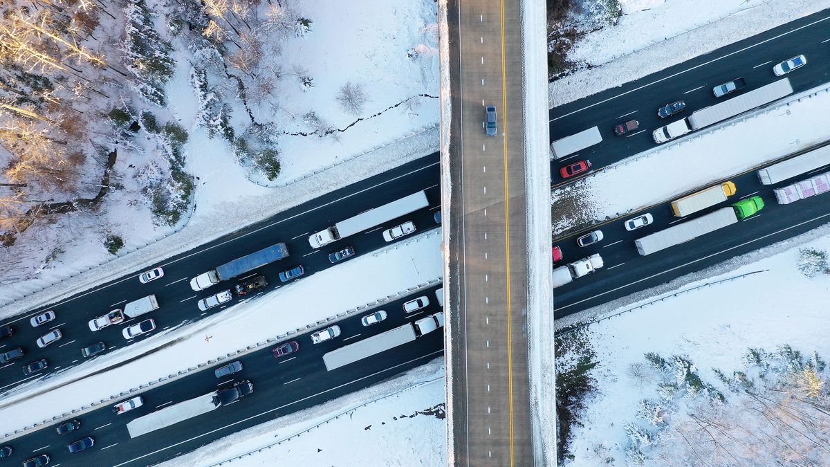 Millones de estadounidenses se refugian de tormenta de nieve que golpea el este del país