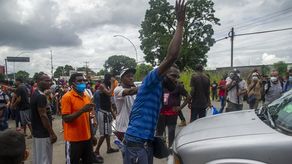 México concede 2.500 permisos para disolver caravana de migrantes