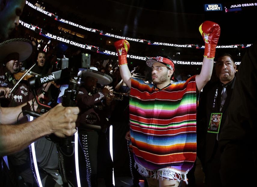 El boxeador mexicano Julio César Chávez Jr. es arrestado por agentes migratorios en EEUU