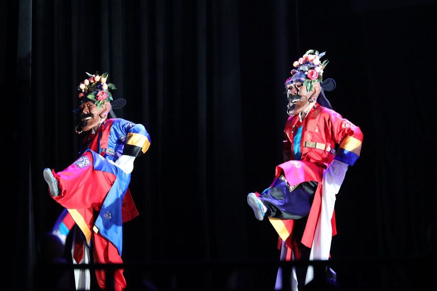 Este evento gratuito organizado por la Embajada de Corea en Panamá y el Ministerio de Cultura (MiCultura), forma parte de las actividades del 61 aniversario de relaciones diplomáticas entre ambos países. Este evento gratuito organizado por la Embajada de Corea en Panamá y el Ministerio de Cultura (MiCultura), forma parte de las actividades del 61 aniversario de relaciones diplomáticas entre ambos países.
