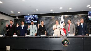 Juramentación de los miembros de la Comisión de Comercio.