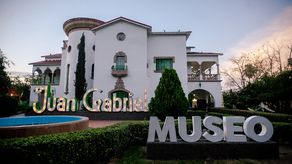 Casa del cantante mexicano Juan Gabriel reabre como museo a ocho años de su muerte