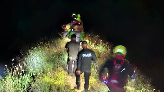 Los bomberos encabezaron el operativo de rescate. Los bomberos encabezaron el operativo de rescate.