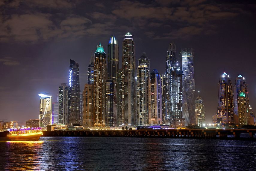 Explosión de gas sacude Abu Dabi y expone temor de ataques