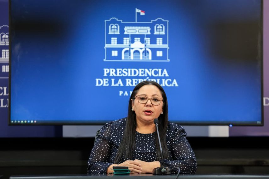 Cheyla Valdés, directora de la Carrera Administrativa explicó el proyecto avalado en el Gabinete. Cheyla Valdés, directora de la Carrera Administrativa explicó el proyecto avalado en el Gabinete.