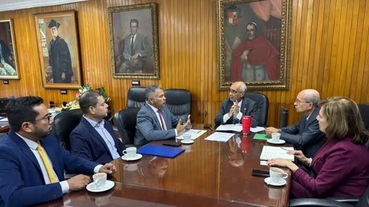 La Universidad de Panamá proyecta la construcción de una nueva sede para la Extensión Universitaria de El Valle de Antón, adscrita al Centro Regional Universitario de Coclé, con el objetivo de ampliar las oportunidades de acceso a la educación superior para jóvenes de esta comunidad y de áreas aledañas.&nbsp;