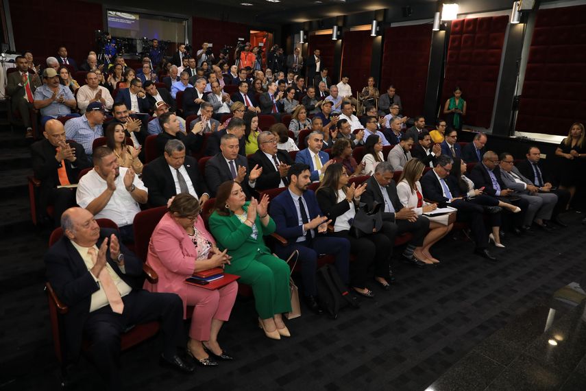 El Gobierno convocó a sectores productivos, así como a la propia Asamblea Nacional para establecer una hoja de ruta. El Gobierno convocó a sectores productivos, así como a la propia Asamblea Nacional para establecer una hoja de ruta.