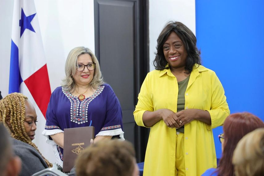 Ministra de Educación, Lucy Molinar, con 28 gremios docentes. Ministra de Educación, Lucy Molinar, con 28 gremios docentes.