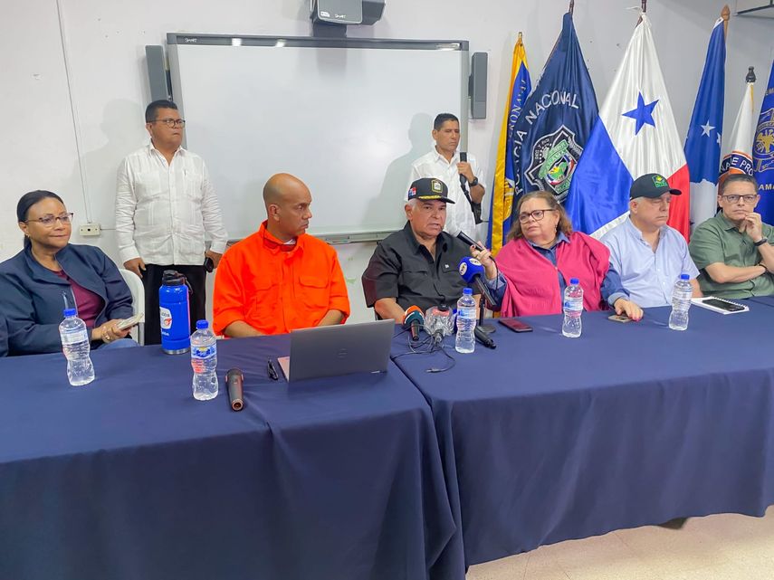 El Gobierno Nacional informó este martes que ha movilizado recursos de asistencia y continúa con operativos de rescate y evacuación en diversas áreas de Panamá afectadas por las lluvias torrenciales del fin de semana. El Gobierno Nacional informó este martes que ha movilizado recursos de asistencia y continúa con operativos de rescate y evacuación en diversas áreas de Panamá afectadas por las lluvias torrenciales del fin de semana.