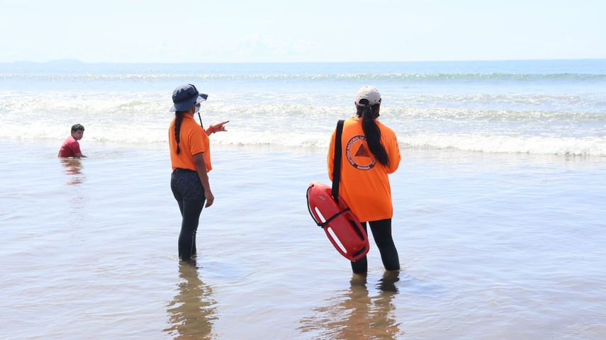 El Sistema Nacional de Protección Civil (Sinaproc) extendió su aviso de vigilancia por fuertes oleajes por mar de fondo en el Pacífico panameño hasta este viernes 19 de agosto.