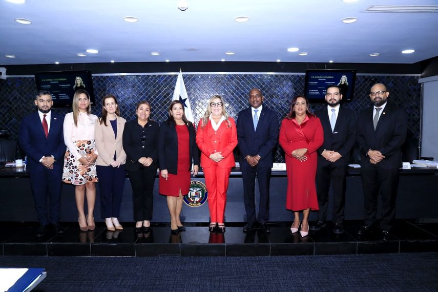 Comisión de Credenciales recomienda ratificación de Grettel Villalaz como Procuradora de la Administración