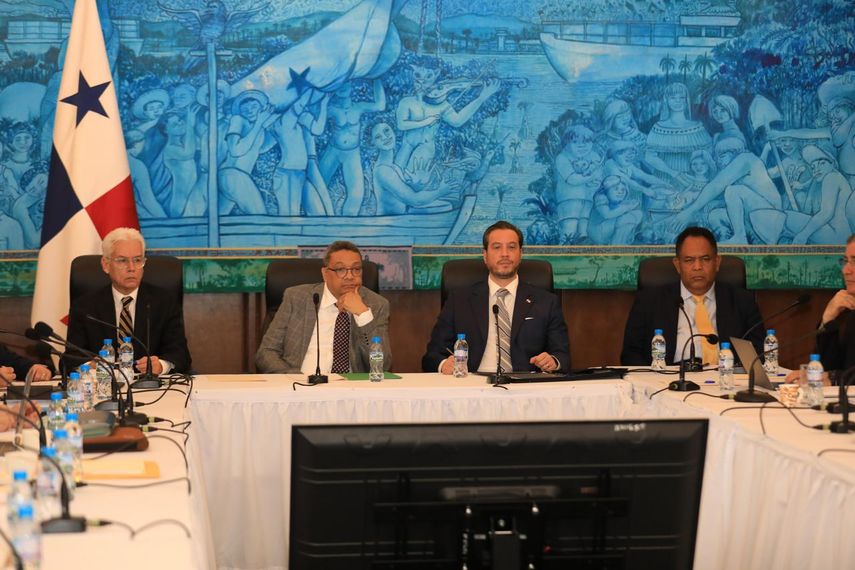 Gremios de educación pública presentan propuestas en mesa de IVM