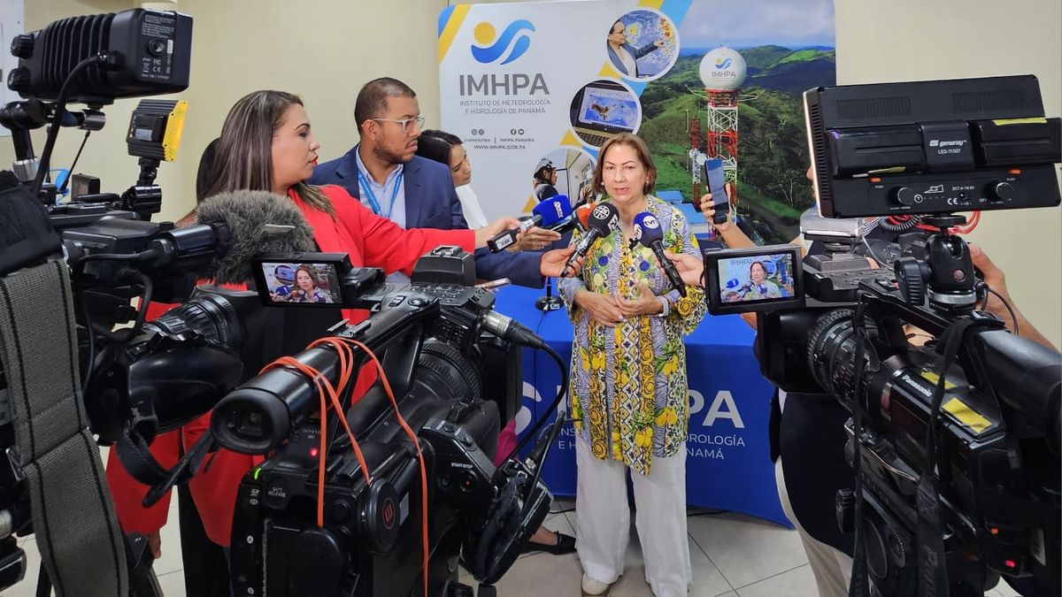 El Instituto de Meteorología e Hidrología de Panamá (IMHPA) informó que el fenómeno El Niño–Oscilación del Sur (ENOS) se mantiene actualmente en fase neutral, lo que significa que tanto El Niño como La Niña se encuentran inactivos y, por el momento, no ejercen una influencia significativa sobre los patrones climáticos de Panamá. El Instituto de Meteorología e Hidrología de Panamá (IMHPA) informó que el fenómeno El Niño–Oscilación del Sur (ENOS) se mantiene actualmente en fase neutral, lo que significa que tanto El Niño como La Niña se encuentran inactivos y, por el momento, no ejercen una influencia significativa sobre los patrones climáticos de Panamá.