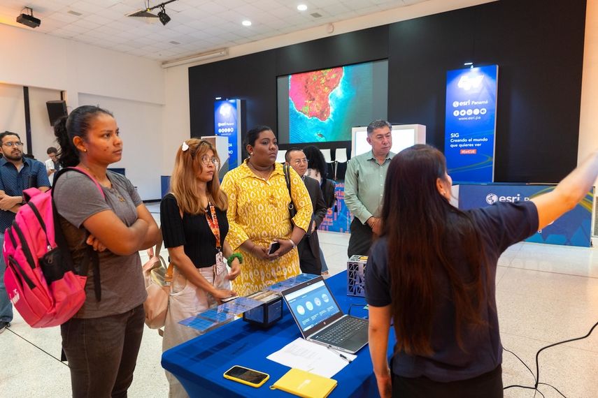 La tecnología en el desarrollo de los municipios del país. La tecnología en el desarrollo de los municipios del país.