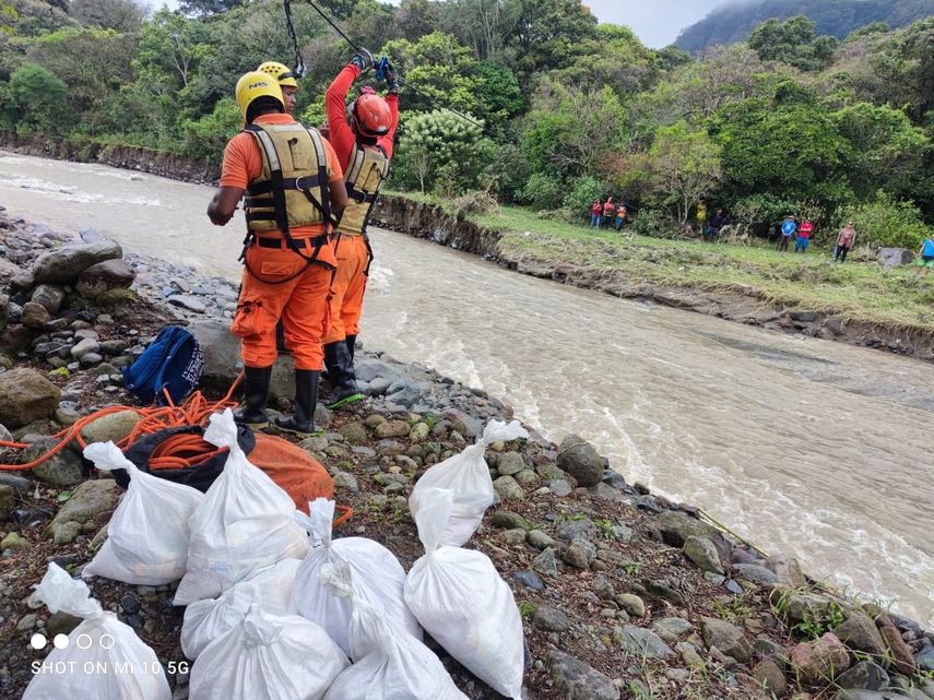 El río Chiriquí Viejo también ocasionó afectaciones en el distrito de Barú donde varias comunidades tuvieron inundaciones para la noche de este domingo.