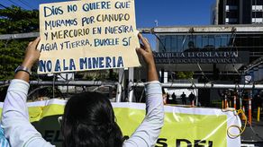 Bukele apuesta a minería para impulsar economía de El Salvador y genera polémica