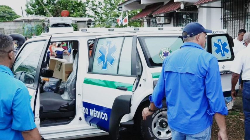 El Ministerio de Salud (Minsa) hizo entrega de un moderno vehículo de comando médico, donado por la Embajada de Japón en Panamá, a la Región de Salud de Darién, lo cual fortalecerá la capacidad de respuesta de emergencias en esta región del país. El Ministerio de Salud (Minsa) hizo entrega de un moderno vehículo de comando médico, donado por la Embajada de Japón en Panamá, a la Región de Salud de Darién, lo cual fortalecerá la capacidad de respuesta de emergencias en esta región del país.