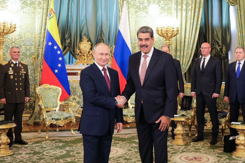 Putin y Maduro celebran en el Kremlin 80 años de Victoria y de relaciones diplomáticas