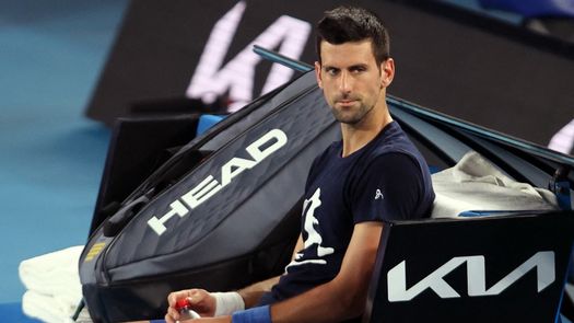 Djokovic vuelve al centro de detención a dos días del Open de Australia